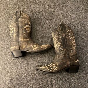 Old West cow girl boots, big girl size 4